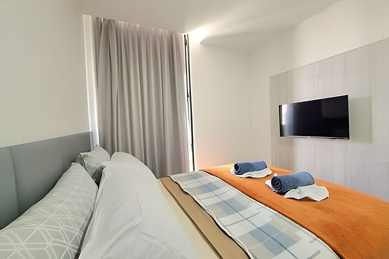 Sunny Hall - Legendary - Ap 204 by Temp Inn